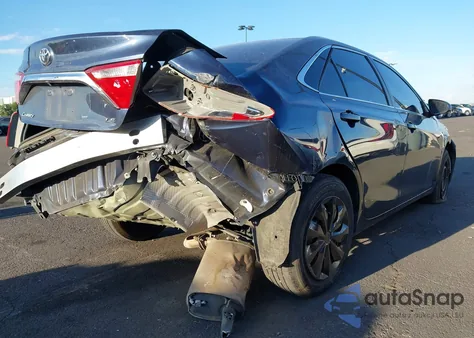 2015 Toyota Camry Le z USA, uszkodzony, nr VIN 4T4BF1FK7FR445604